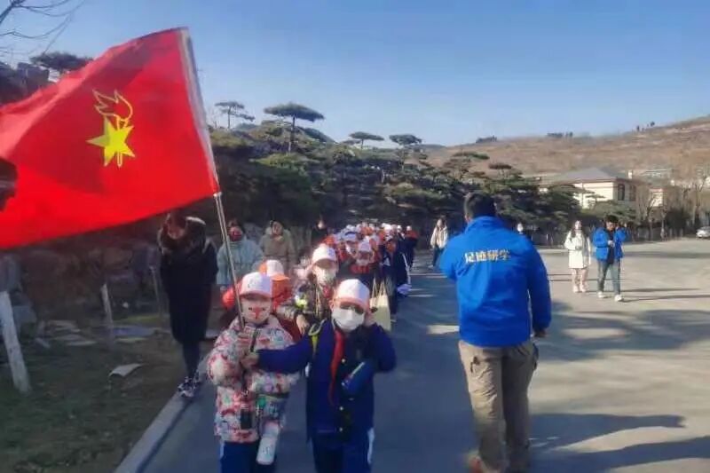 鲍山学校2019级橙光萤火虫中队：点亮美丽乡村&middot;我与小树共成长