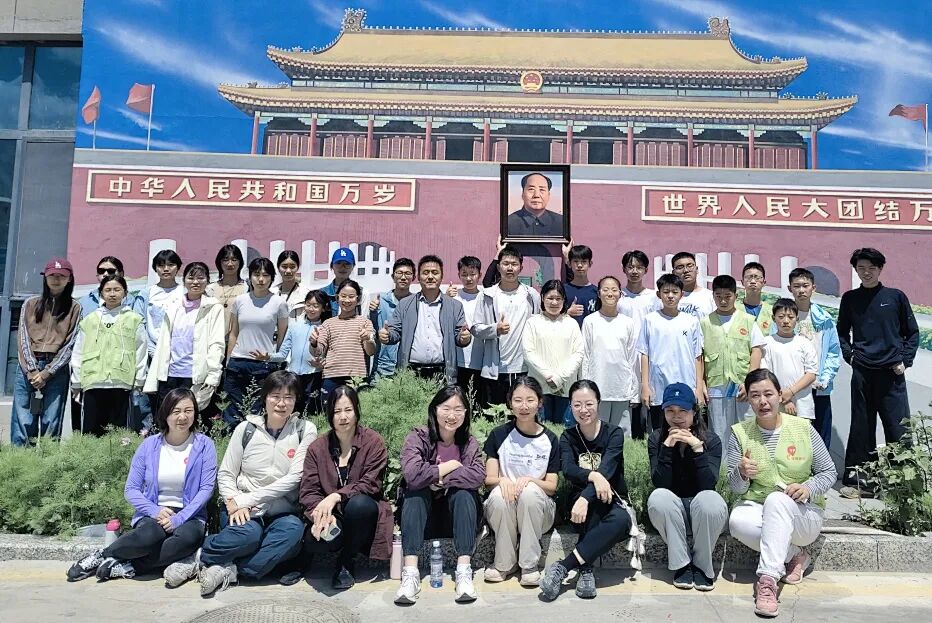 在历史与旷野之间：南疆研学知行录&mdash;&mdash;何老师